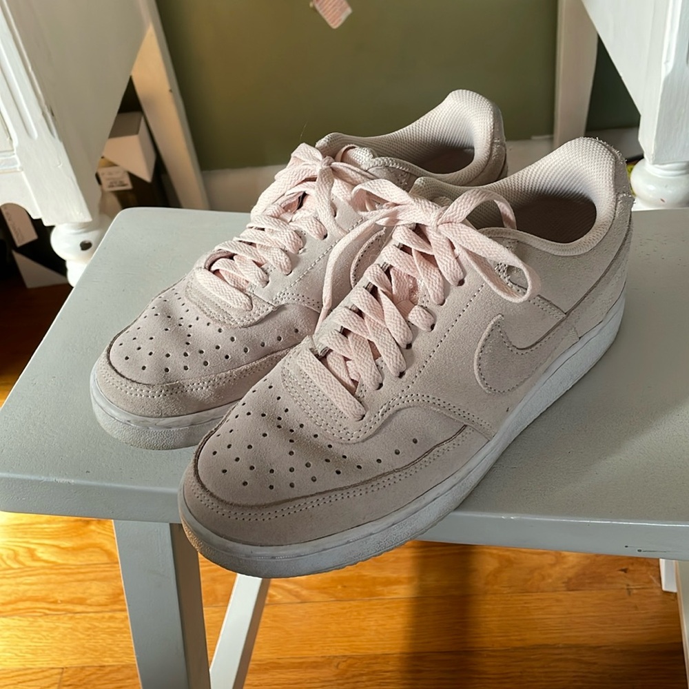 Pink Nike Lo Court - Picture 1 of 4